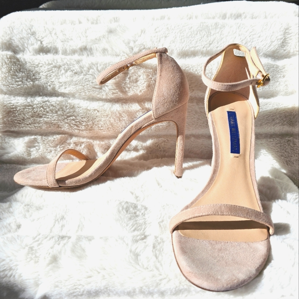 Stuart Weitzman Nudistsong Sandal Heel in Beige sz. 5.5